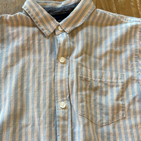 Beachy Button-Down - Picture 2 of 6